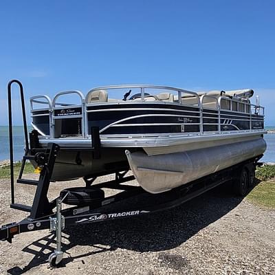 BOATZON | Sun Tracker Fishin Barge 22 DLX w 2023 Mercury 150 2023