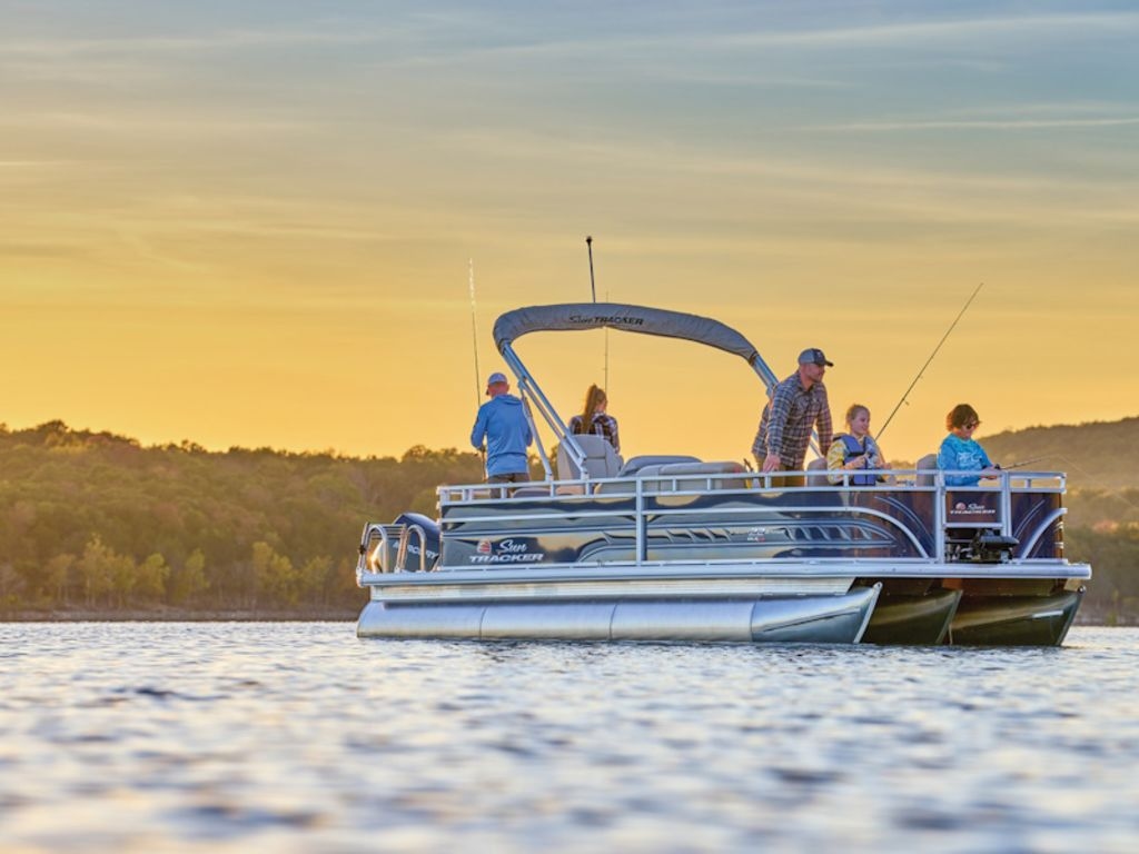 2025 Sun Tracker Fishin Barge 22 XP3 - Sold Boat