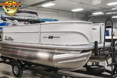 BOATZON | Sun Tracker Party Barge 16 2026