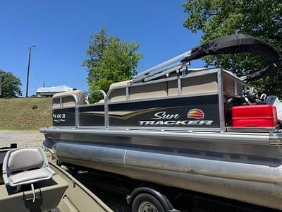 BOATZON | 2024 Sun Tracker Party Barge 16 DLX BOATZON | 2024 Sun Tracker Party Barge 16 DLX