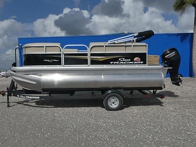 BOATZON | Sun Tracker Party Barge 16 DLX 2025