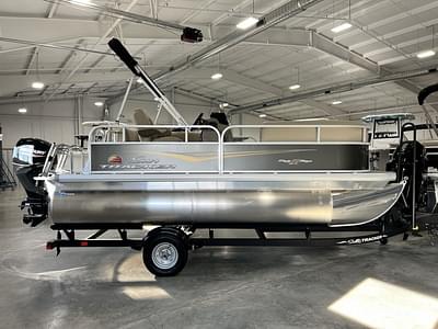 BOATZON | Sun Tracker PARTY BARGE 16 DLX 2025