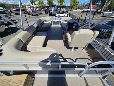 BOATZON | Sun Tracker Party Barge 16 DLX 2025