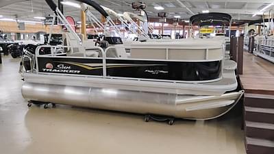 BOATZON | Sun Tracker Party Barge 16 DLX 2025