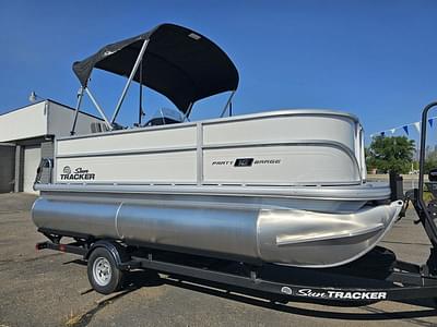 BOATZON | Sun Tracker Party Barge 16 DLX 2026 BOATZON | Sun Tracker Party Barge 16 DLX 2026