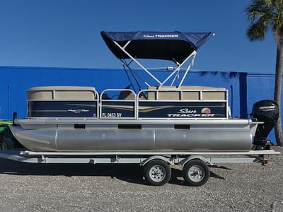 BOATZON | Sun Tracker Party Barge 18 DLX 2021