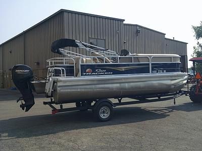 BOATZON | Sun Tracker Party Barge 18 DLX 2022