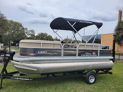 BOATZON | Sun Tracker Party Barge 18 DLX 2023