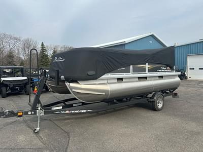 BOATZON | Sun Tracker Party Barge 18 w Mercury 60hp 2021