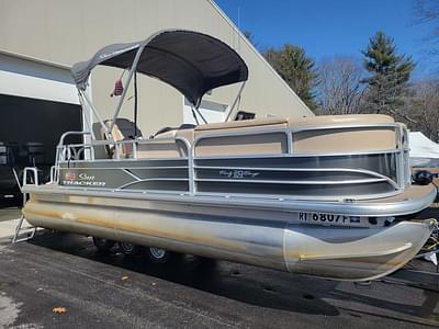 BOATZON | Sun Tracker PARTY BARGE 20 DLX 2019