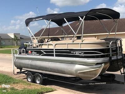 BOATZON | Sun Tracker Party Barge 22 DLX BOATZON | Sun Tracker Party Barge 22 DLX