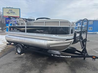 BOATZON | Sun Tracker PB 16 DLX 2025