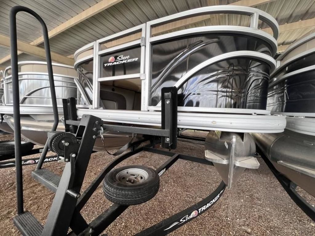2025 Sun Tracker Sportfish 22 DLX - Sold Boat