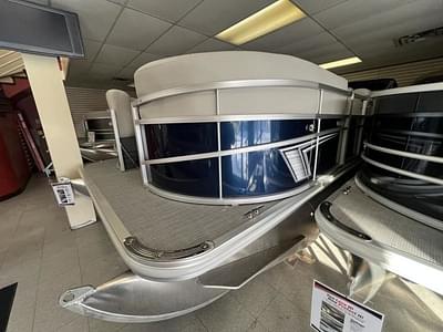 BOATZON | SunChaser 18 LR 50HP BUNK TRAILER 2025