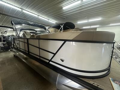 BOATZON | SunChaser 22 SB DH 150HP BUNK TRAILER 2025