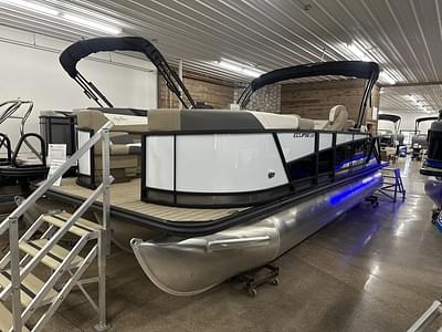 BOATZON | SunChaser 23 SBX DH BAR TRIPLE 200HP BUNK TRAILER 2025