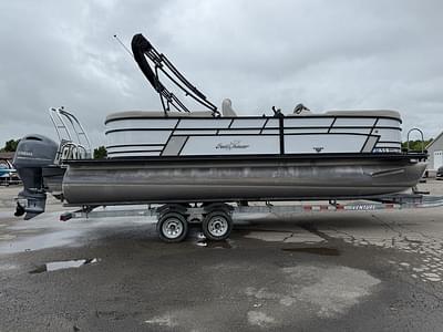 BOATZON | SunChaser Geneva 22 LR DH  trailer not included 2019