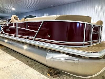 BOATZON | SunChaser Geneva 24 LR Lounger DH Dual Helm w Full Triple w Trailer 2023