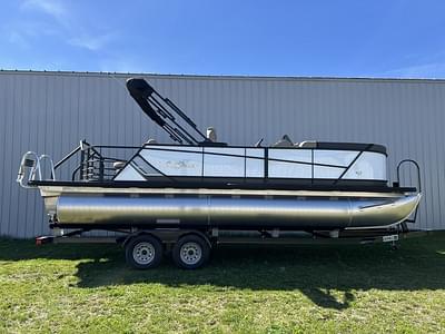 BOATZON | SunChaser Geneva Sport 23 SB Full Triple w Trailer 2024