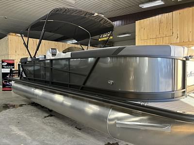 BOATZON | SunChaser SPORT 25 LR DH TRIPLE 300HP BUNK TRAILER 2025