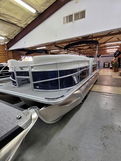 BOATZON | SunChaser Vista 22 Fish 2025