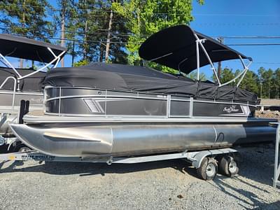 BOATZON | 2023 SunChaser Vista 22 LR