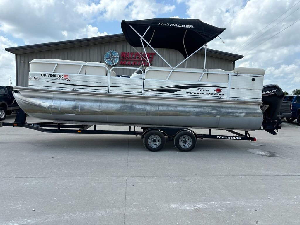 2005 Suntracker PB22 - Sold Boat