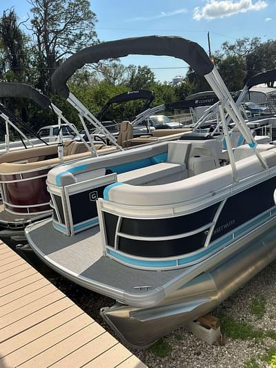 BOATZON | Sweetwater 2486 SFL 2025