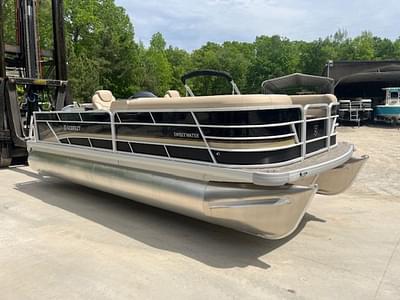 BOATZON | Sweetwater SW 2286 SFL GTP 27 in Center Tube Package 2023 BOATZON | Sweetwater SW 2286 SFL GTP 27 in Center Tube Package 2023