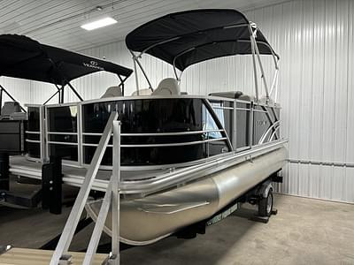 BOATZON | Sylvan 818 FISH 40HP BUNK TRAILER 2025