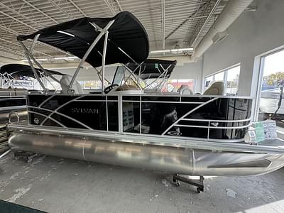 BOATZON | Sylvan 818 FISH 40HP BUNK TRAILER 2025