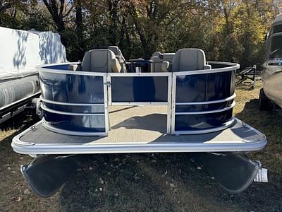 BOATZON | Sylvan 822 40 PARTY FISH 90HP BUNK TRAILER 2025