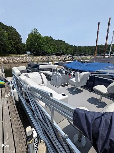 BOATZON | Sylvan 8520 Mirage Party Fish BOATZON | Sylvan 8520 Mirage Party Fish