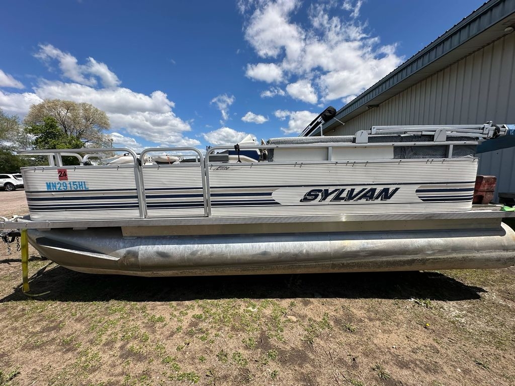 1998 Sylvan Elite 20 - Sold Boat