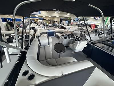 BOATZON | Sylvan MIRAGE 8520 CRS 2026