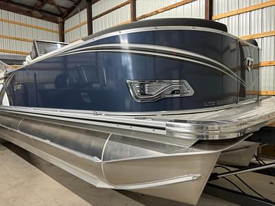 BOATZON | Tahoe Pontoon LTZ Elite Windshield 2024