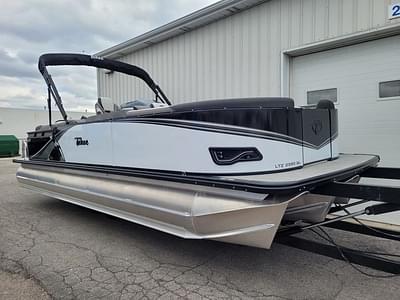 BOATZON | Tahoe Pontoons 2585 LTZ Quad Lounger 25 WG 2024