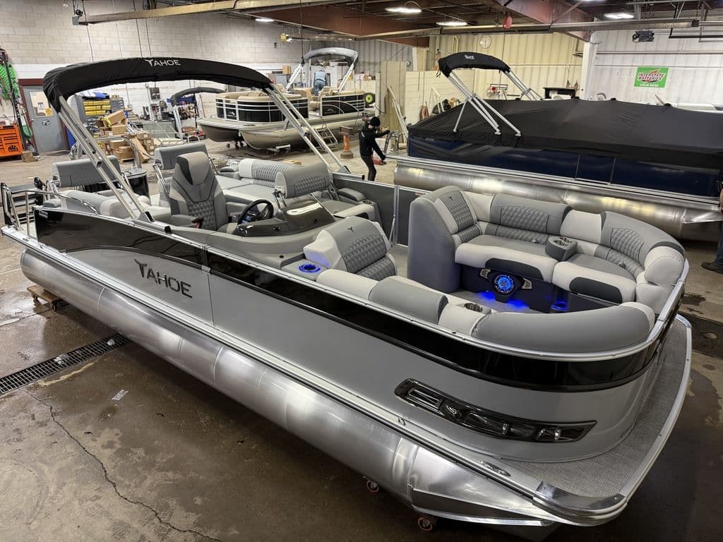 Tahoe Pontoons Cascade 2385 Quad Lounge Shift Tritoon  225HP 4Stroke 2025