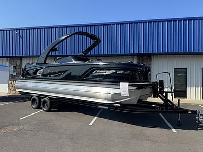 BOATZON | Tahoe Pontoons Grand Tahoe Elite Windshield 25 FT 2024