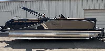 BOATZON | Tahoe® LTZ 2385 Elite Windshield 2025