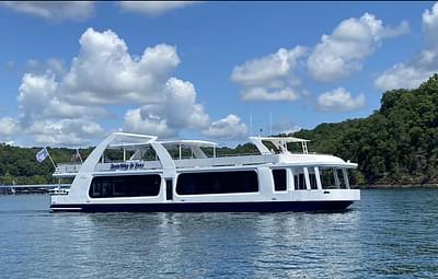 BOATZON | Thoroughbred Houseboat 2020