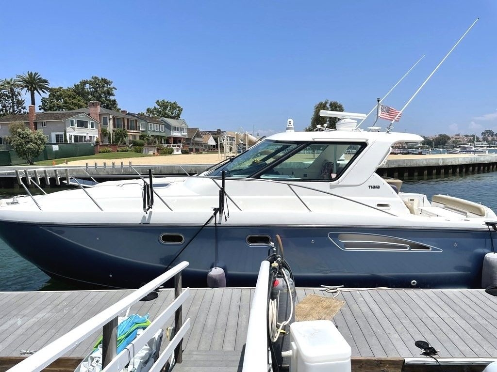 2004 Tiara 3600 Sovran - Sold Boat