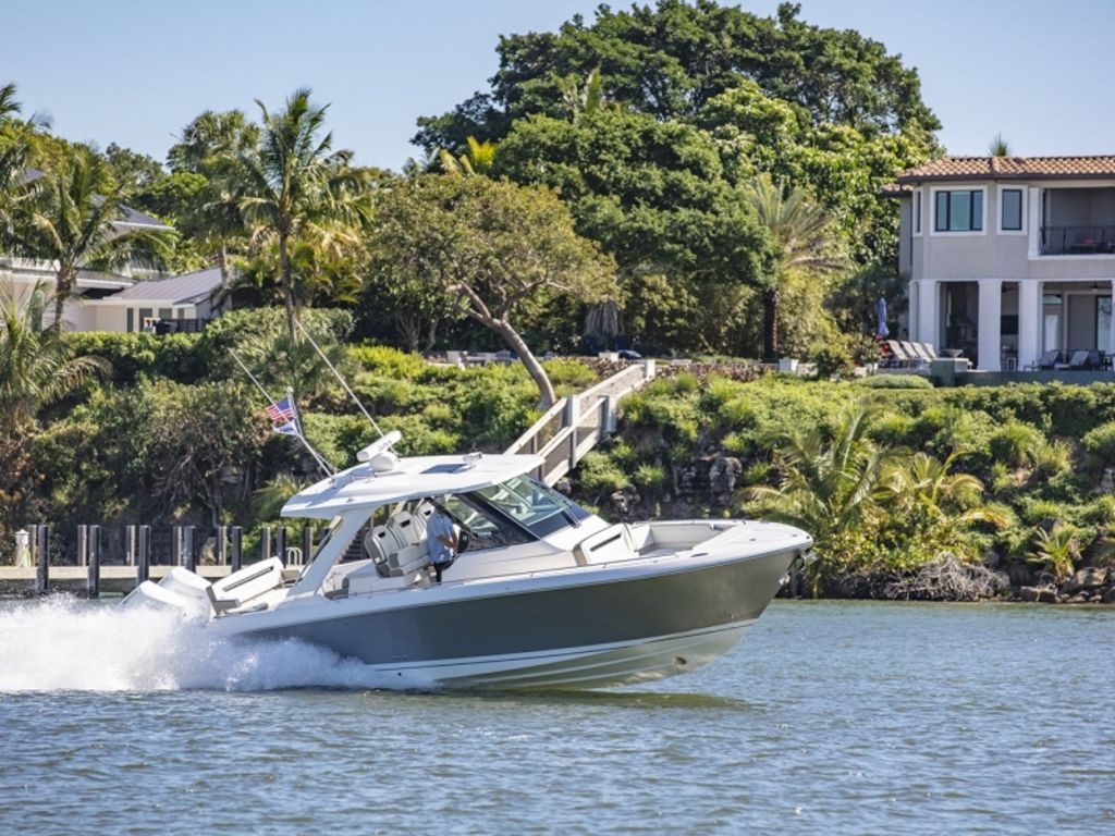 2025 Tiara Yachts 34LS - Sold Boat