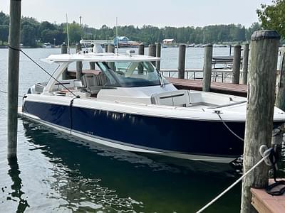 BOATZON | Tiara Yachts 38 LS 2019