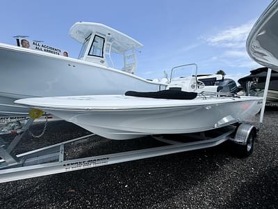 BOATZON | Tidewater 1910 Bay Max 2026
