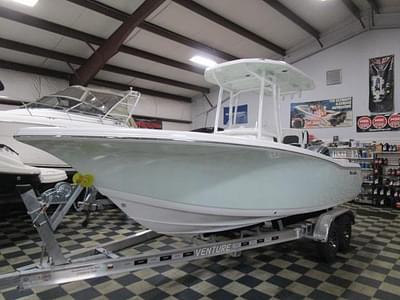 BOATZON | Tidewater 220 LXF 2025 BOATZON | Tidewater 220 LXF 2025