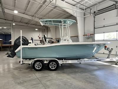 BOATZON | TideWater Boats 210 LXF 2024