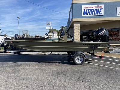 BOATZON | TRACKER GRIZZLY 1860 w MERCURY 90 Center Console 2024