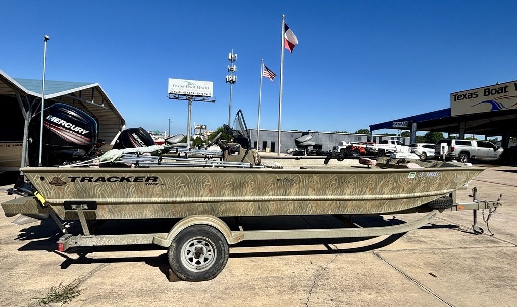 2016 TRACKER BOATS GRIZZLY 2072 MVX CC - Sold Boat