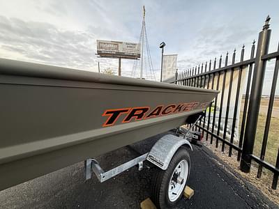 BOATZON | Tracker® Boats Grizzly 15 Jon 2025